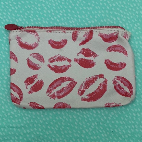 Handbags - NEW!!❤️💋Makeup bag!